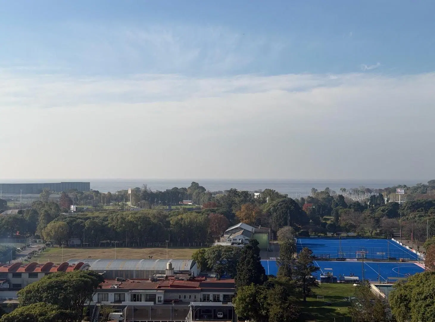 Increible Departamento con balcón terraza, increibla vista al rio y cochera Fija. 3