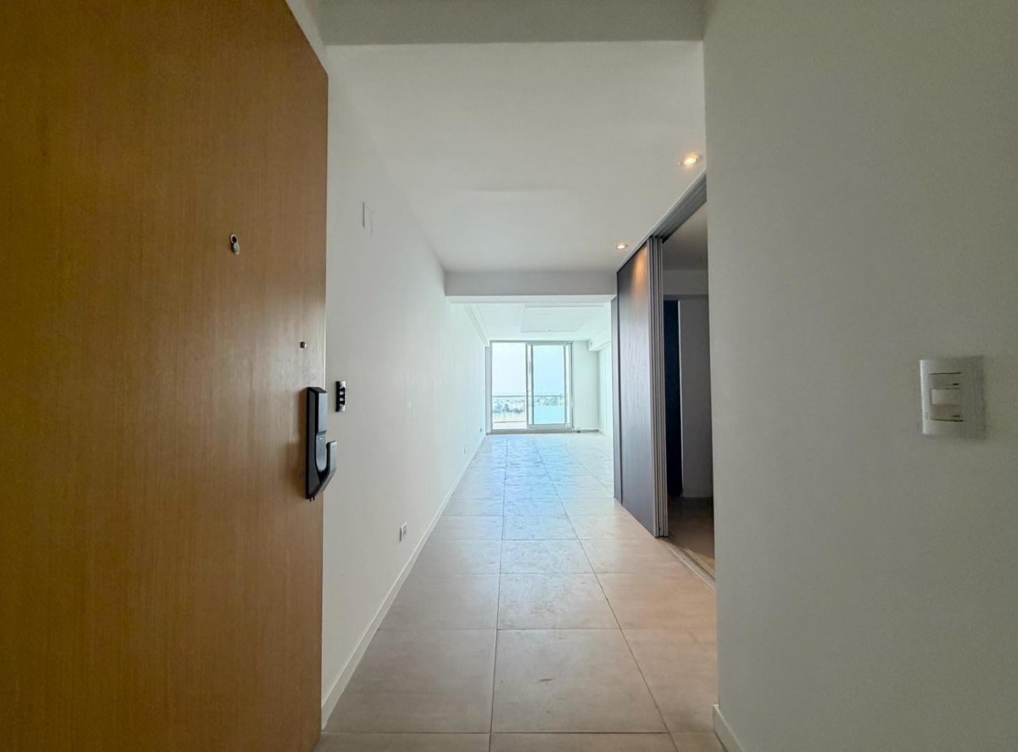 Increible Departamento con balcón terraza, increibla vista al rio y cochera Fija.