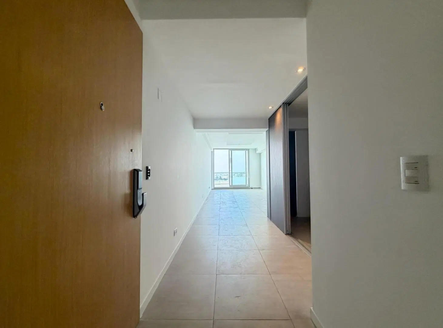 Increible Departamento con balcón terraza, increibla vista al rio y cochera Fija. 1