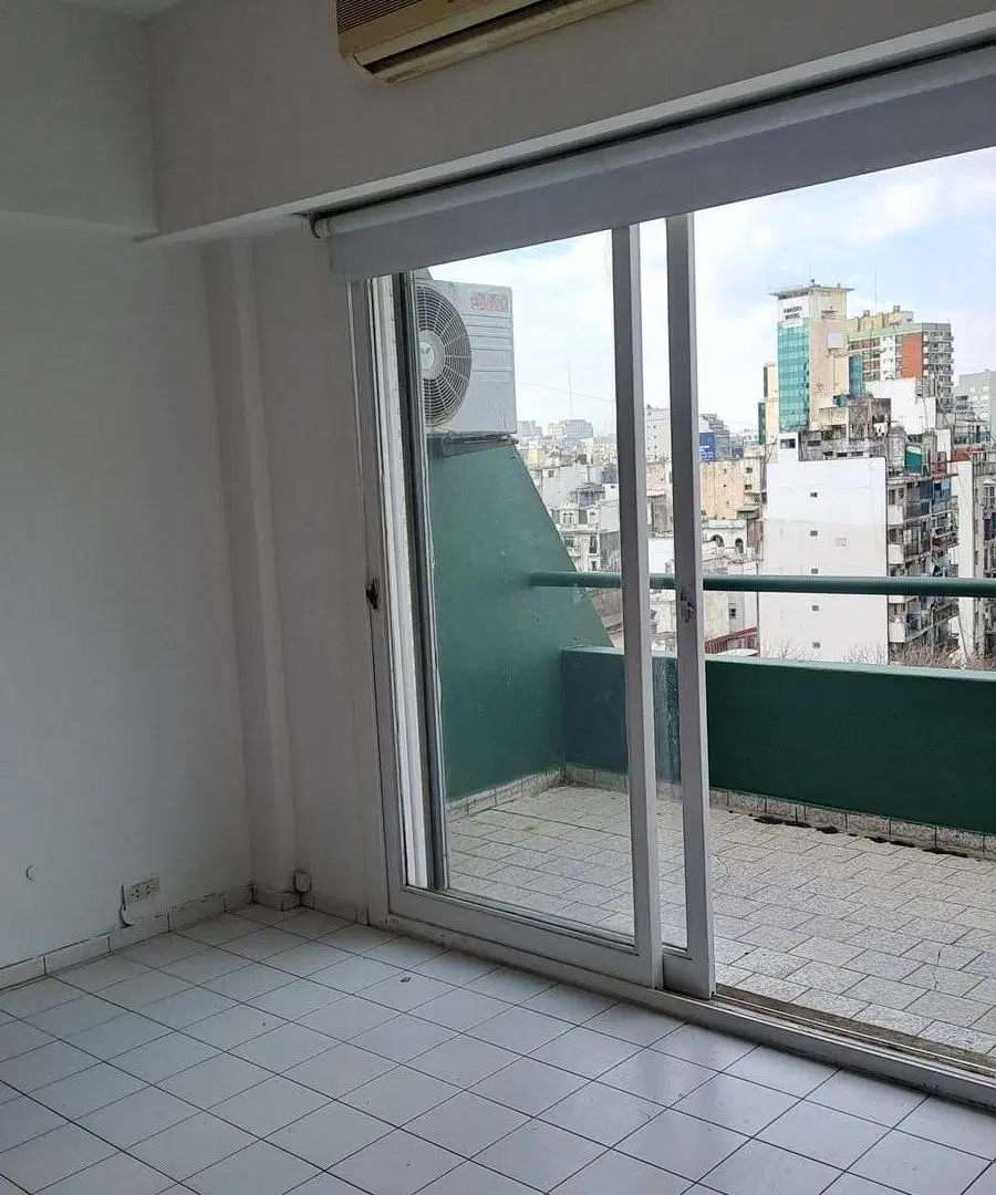 Departamento duplex 4 ambientes con balcon en Almagro 8