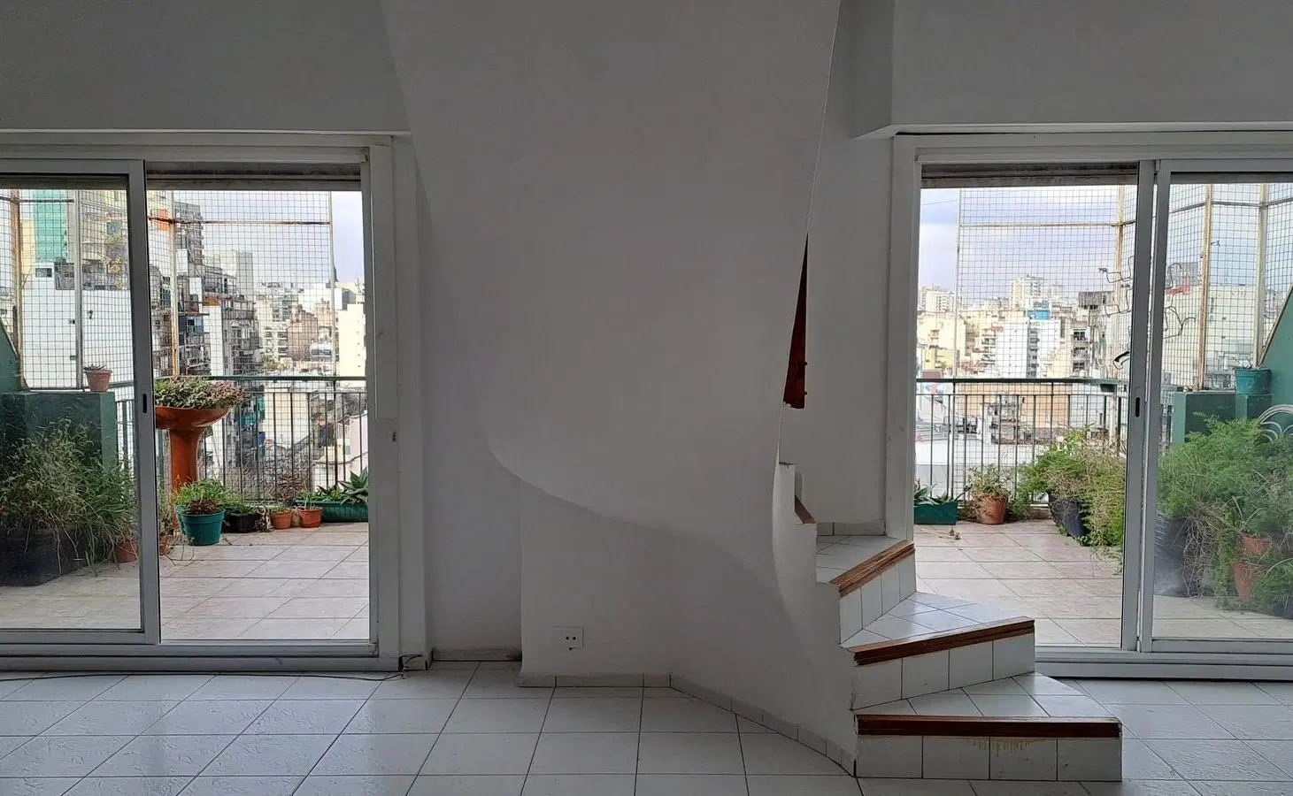 Departamento duplex 4 ambientes con balcon en Almagro 4