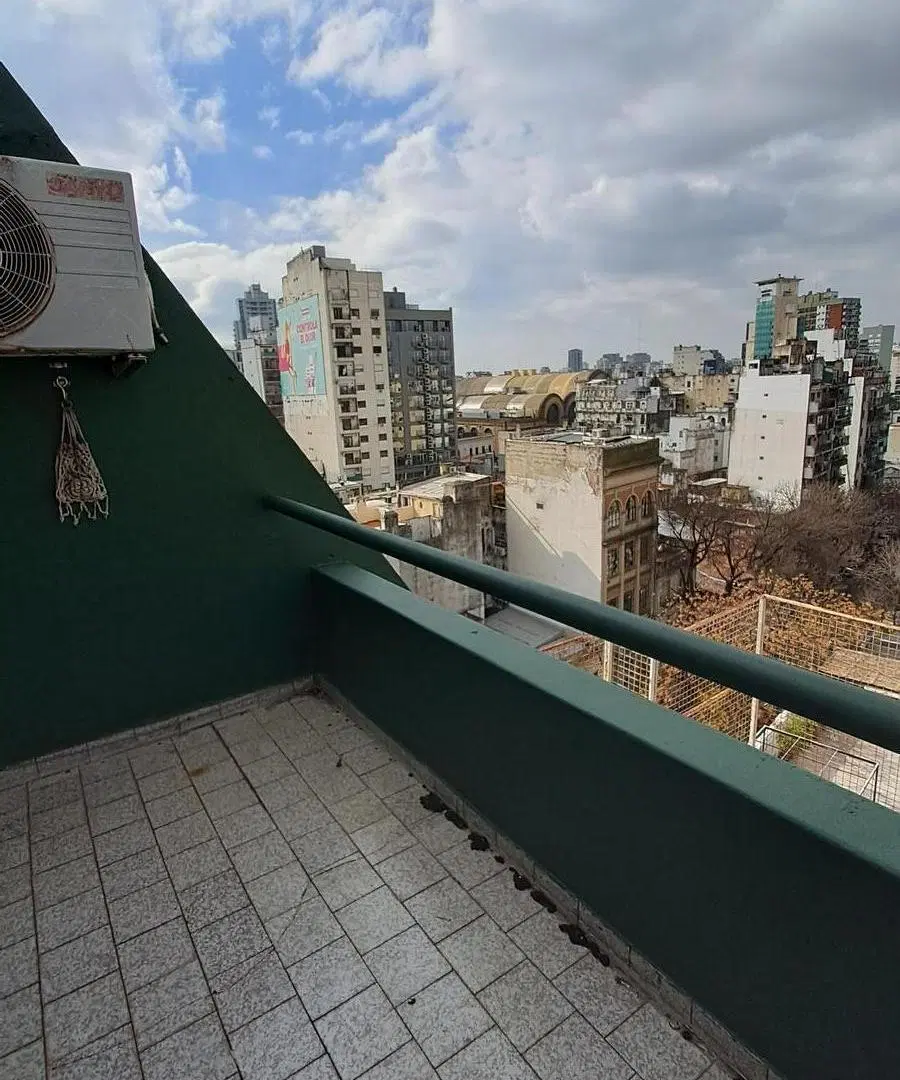 Departamento duplex 4 ambientes con balcon en Almagro 5