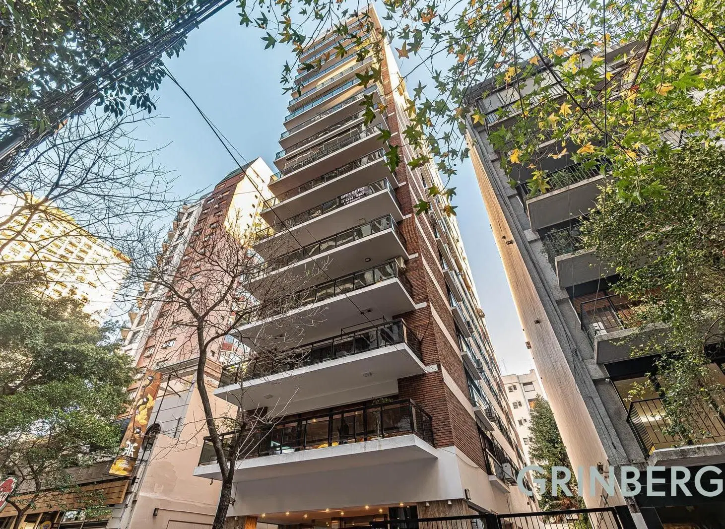 Increible Piso en venta de 6 ambientes con balcón terraza en Torre. 3