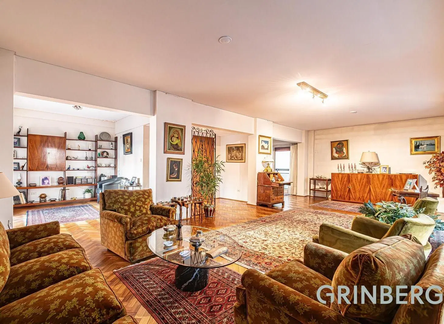 Increible Piso en venta de 6 ambientes con balcón terraza en Torre. 5