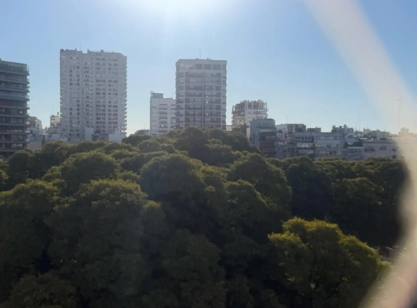 Increible Semipiso con vista a Plaza Vicente Lopez en edificio de Categoria estilo Frances. 4