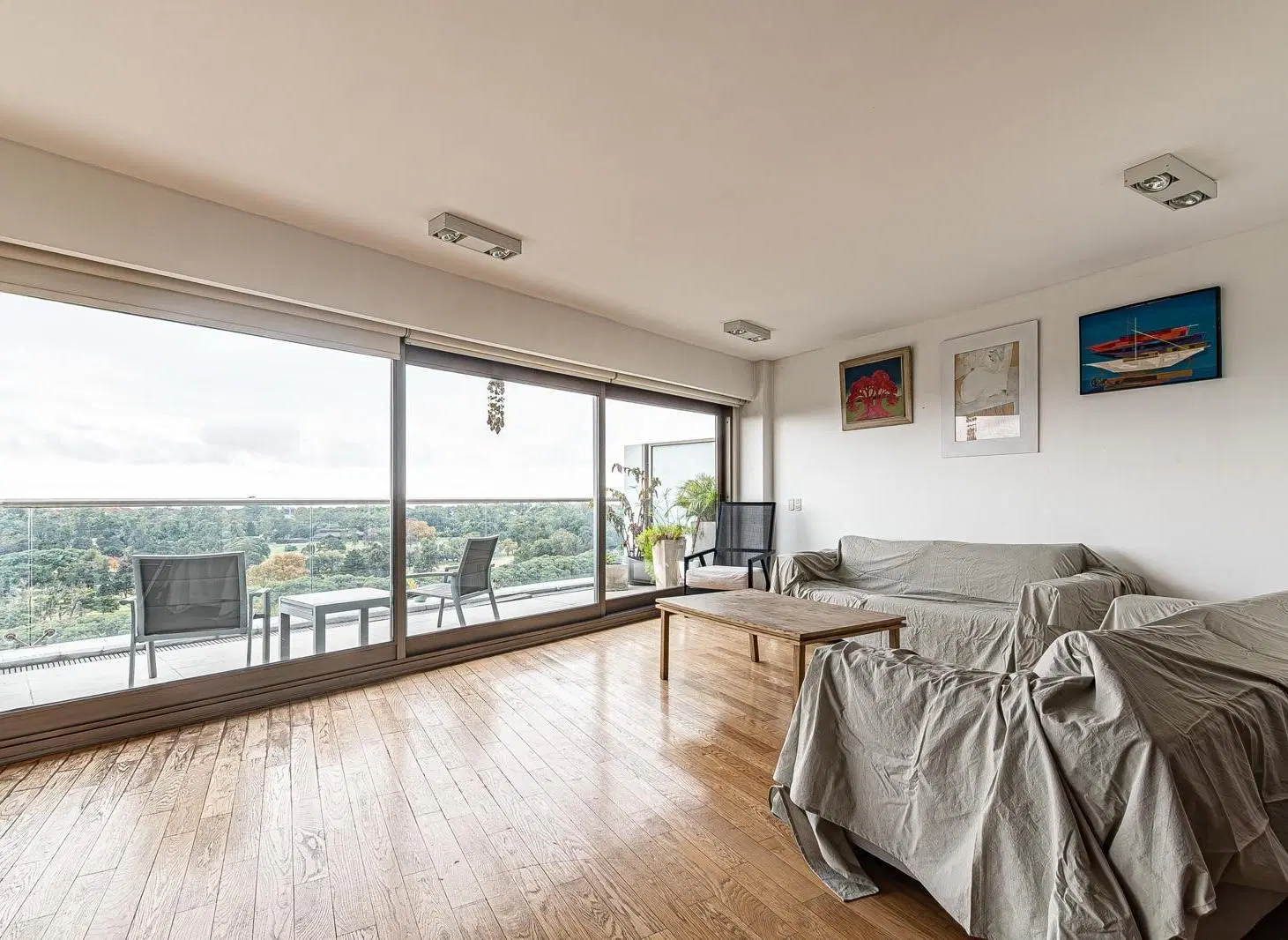 Increíble 3 ambientes en edificio de categoría con balcón aterrazado y vista al rio. 3