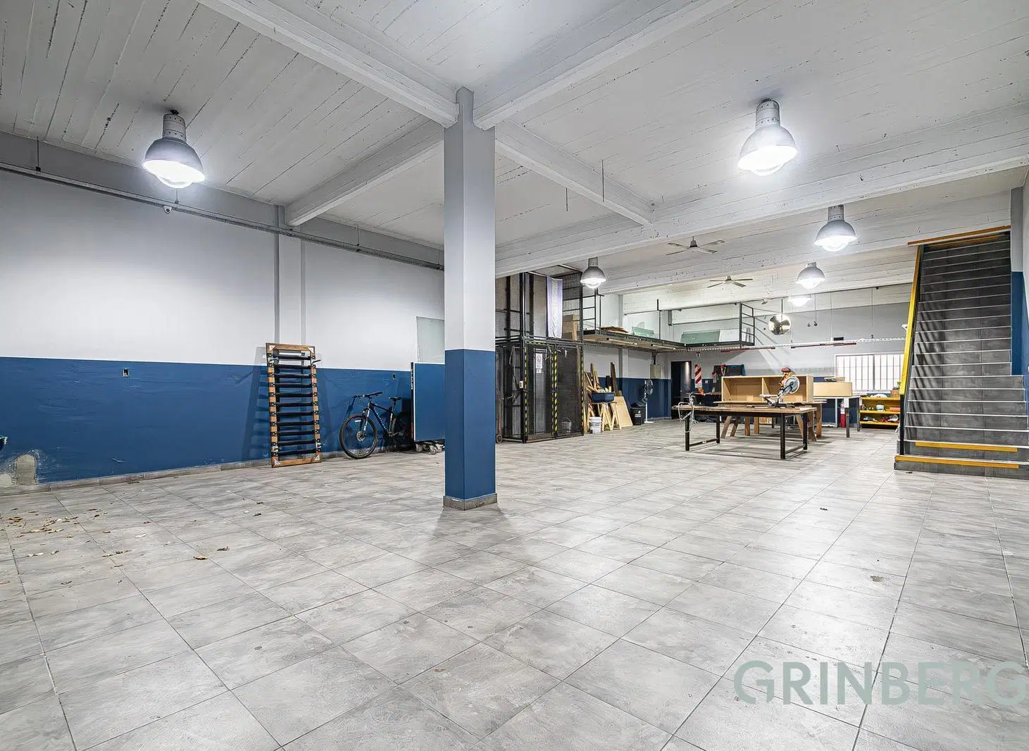 Excelente Galpon/Local comercial de 420 m2 a metros General Paz. 8