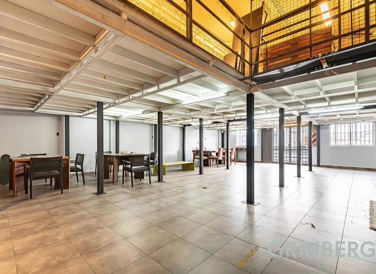 Excelente Galpon/Local comercial de 420 m2 a metros General Paz. 2
