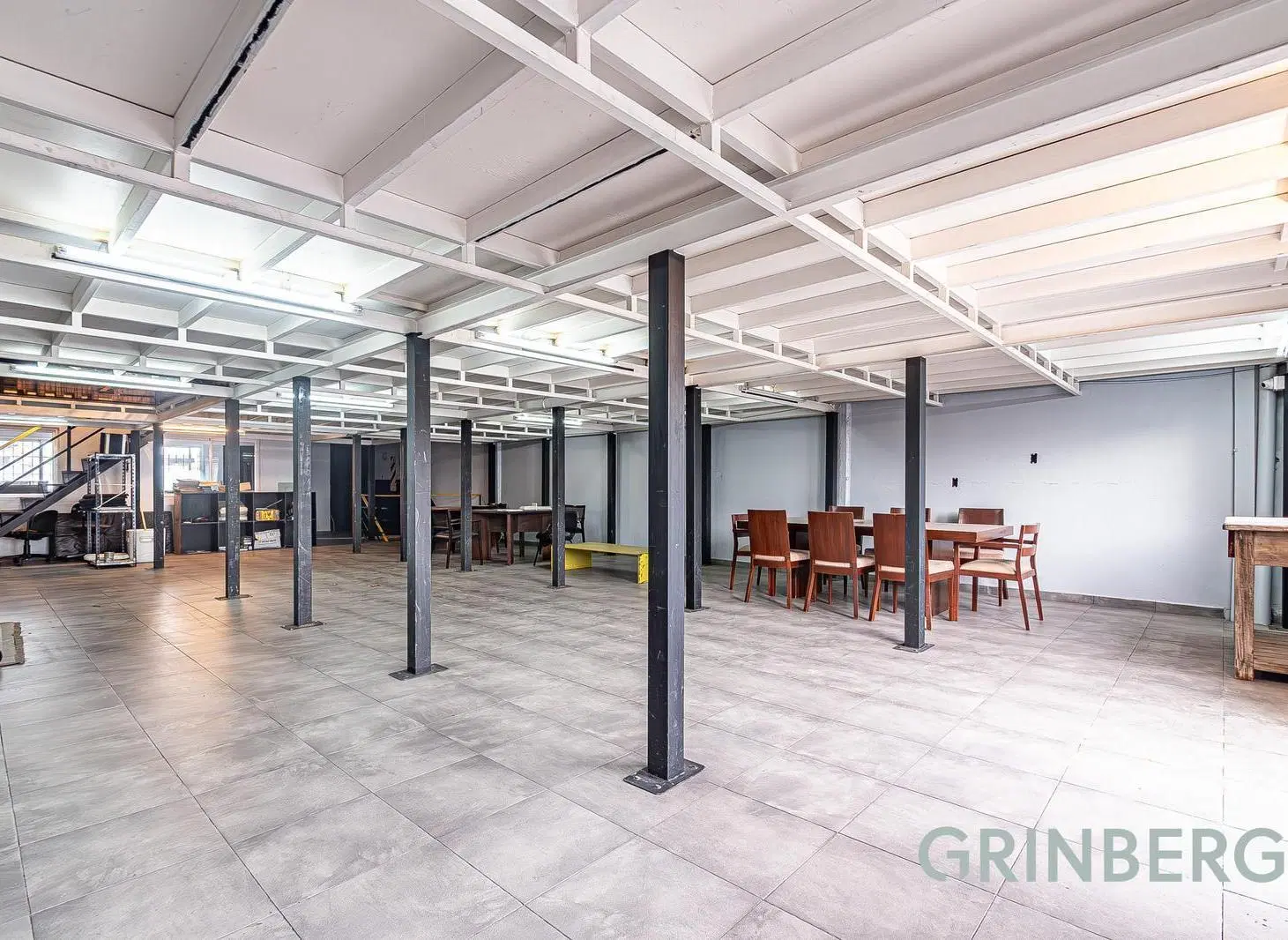 Excelente Galpon/Local comercial de 420 m2 a metros General Paz. 3