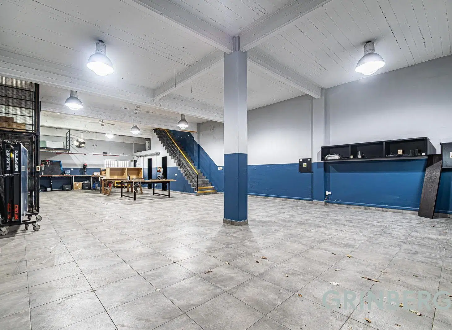 Excelente Galpon/Local comercial de 420 m2 a metros General Paz. 4