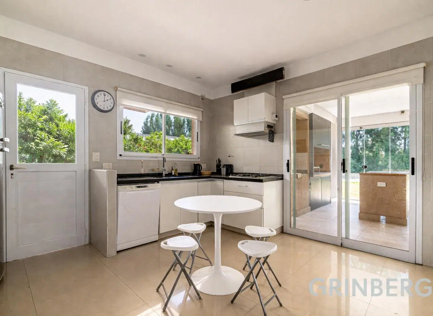 Excelente Casa de 3 dorm con dep, escritorio, galería cubierta y Pileta en Barrio Los Sauces. 2