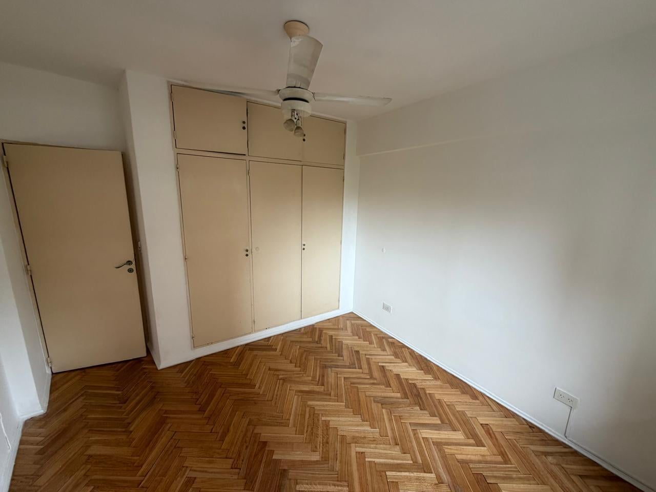 Foto de EXCELENTE 2 AMBIENTES EN ALQUILER CON BALCÓN EN COLEGIALES, imagen 3