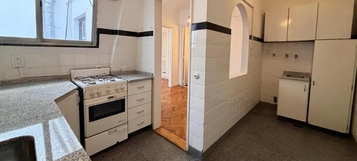Foto de 3 AMBIENTES EN RECOLETA | PISO ALTO | MUY LUMINOSO | BAULERA |, imagen 1
