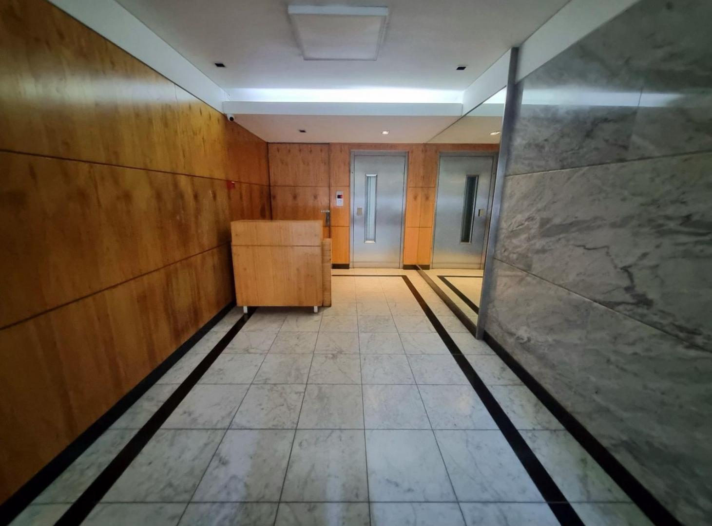 Foto de Piso Exclusivo 4 Ambientes en Palermo Chico | Palier Privado y Balcón, imagen 2
