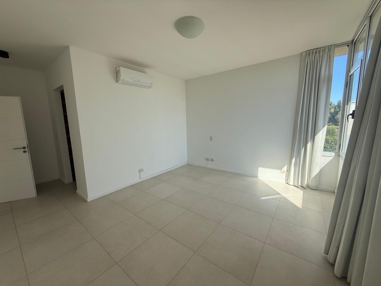Foto de CASA EN VENTA DE 4 DORMITORIOS EN SAUCES NORDELTA, imagen 3