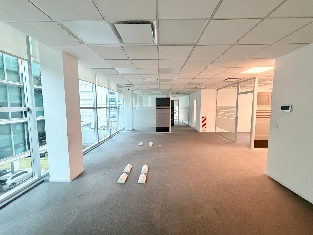 Foto de Oficina Premium con 3 Cocheras | Seguridad 24 hs | 4 Despachos | Sala, imagen 2