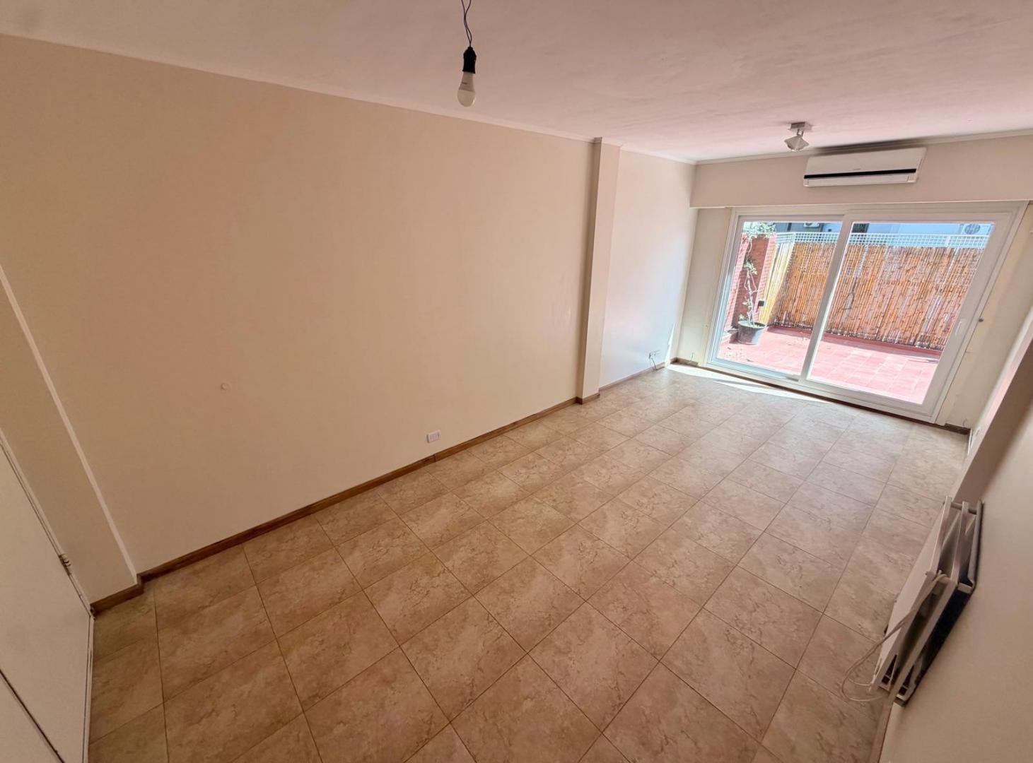 Foto de Increible 2 ambientes con terraza propia al frente y, imagen 1