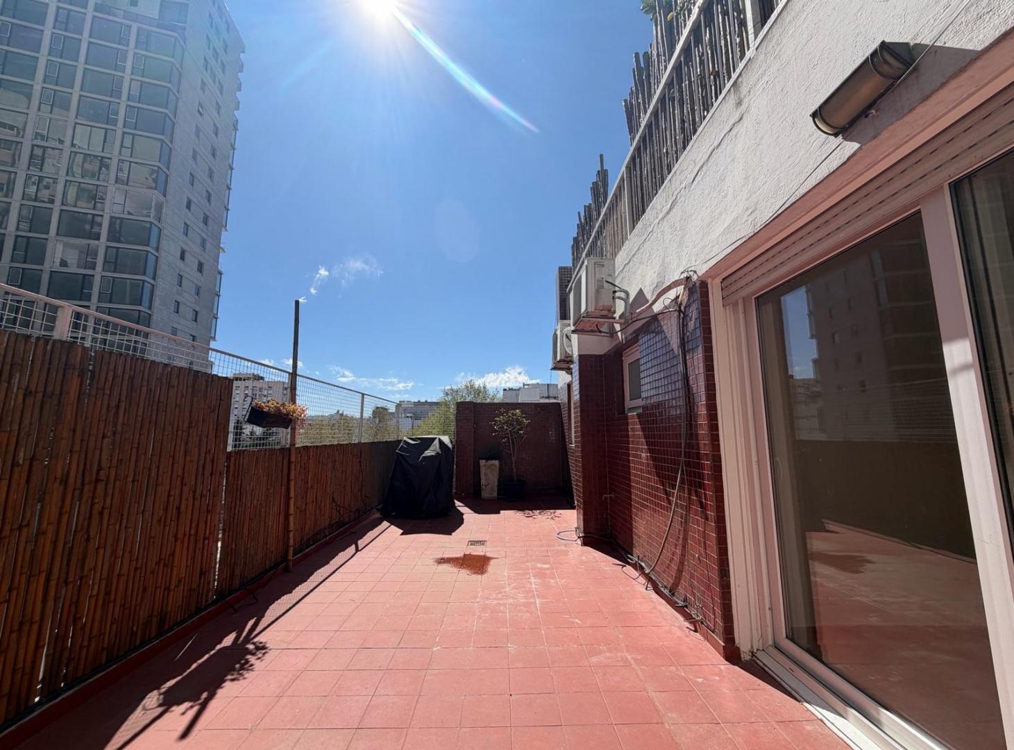 Foto de Increible 2 ambientes con terraza propia al frente y, imagen 2