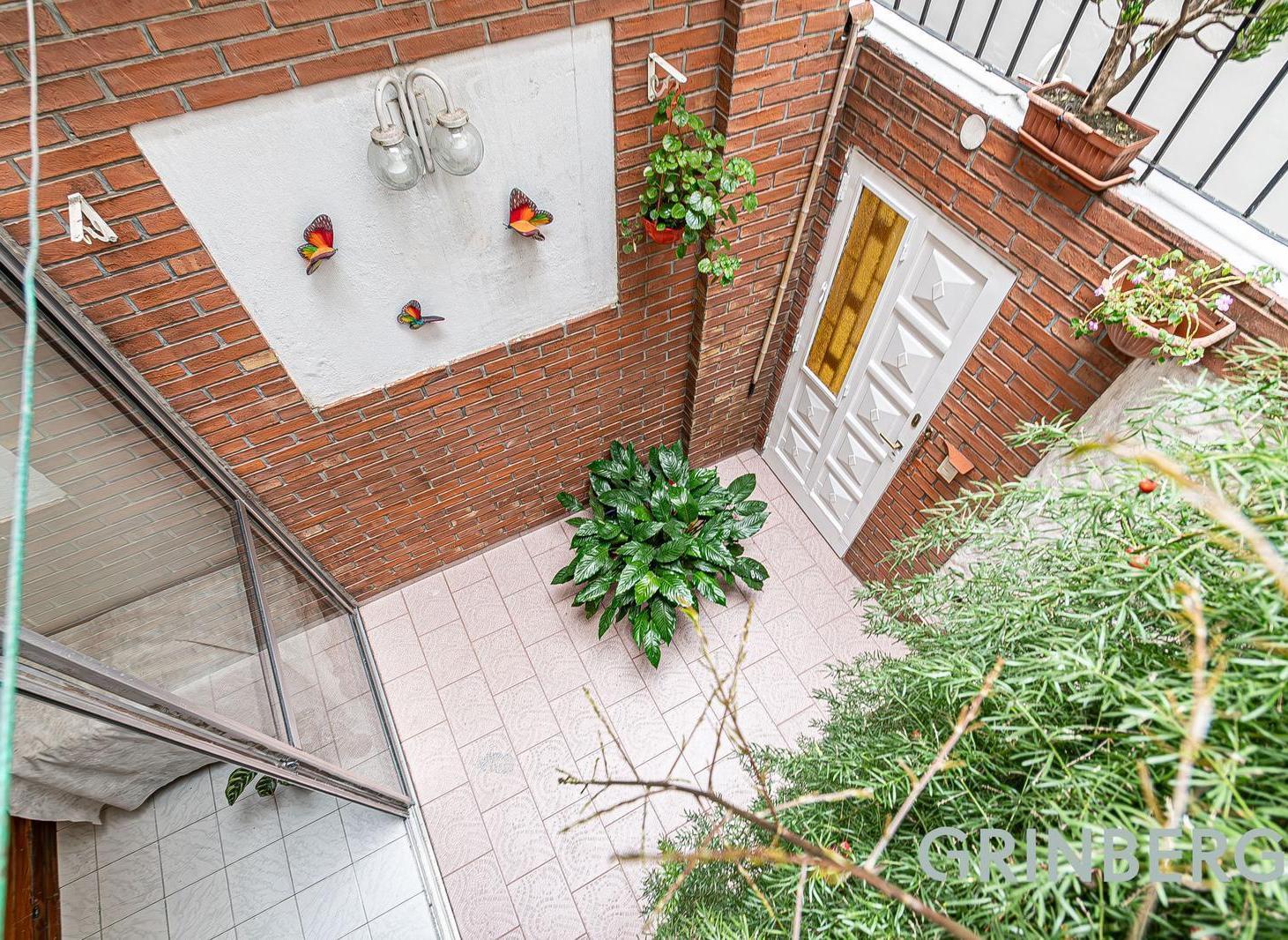 Foto de Espectacular PH en venta de 2 ambientes con Patio y Escritorio., imagen 1