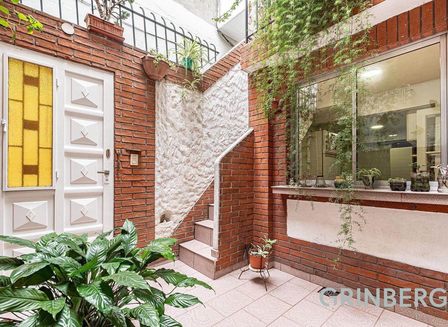 Foto de Espectacular PH en venta de 2 ambientes con Patio y Escritorio., imagen 2