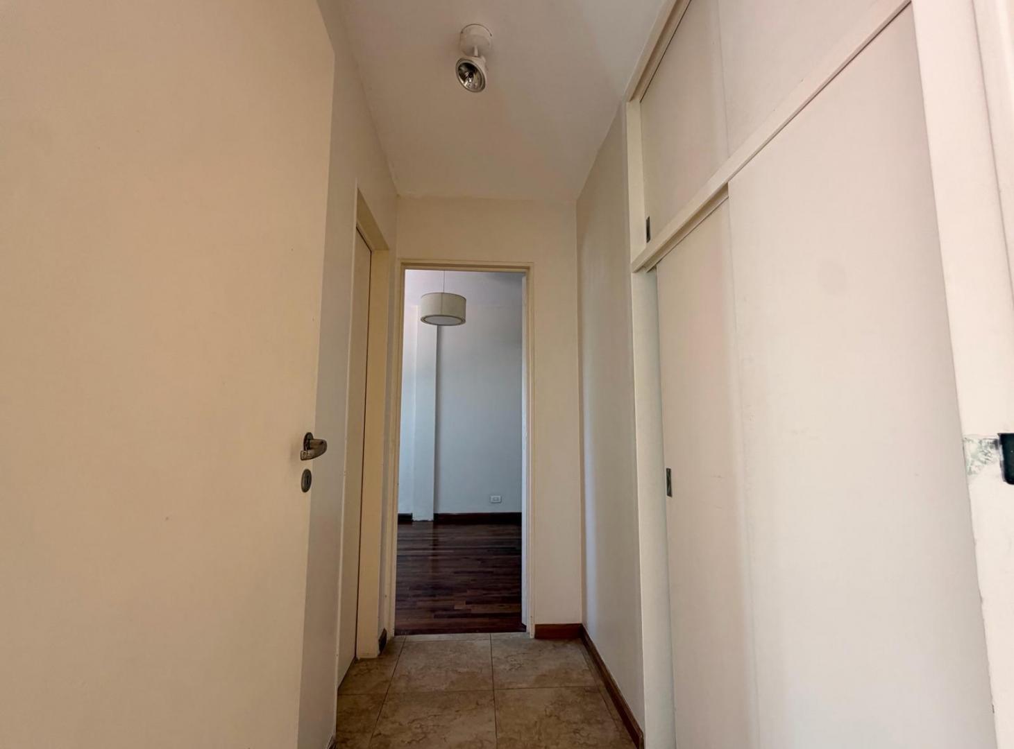 Foto de Increible 3 ambientes con terraza propia al frente y, imagen 2