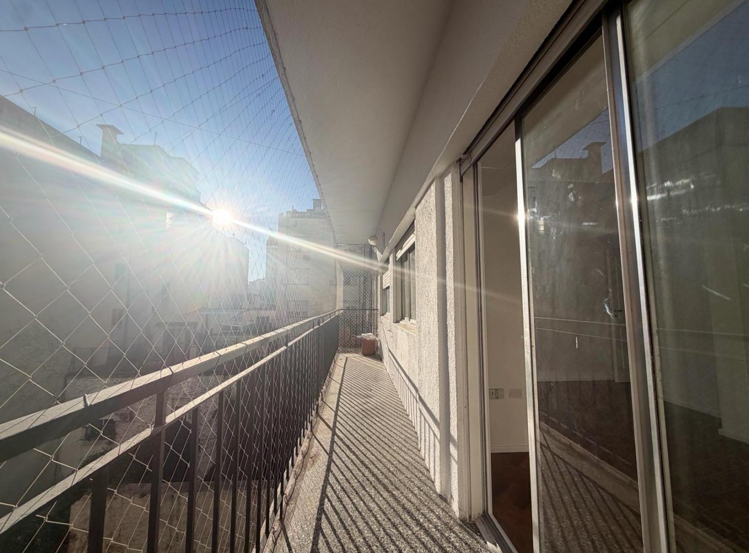 Foto de Semipiso de 3 ambientes con balcón corrido al contrafrente!, imagen 3