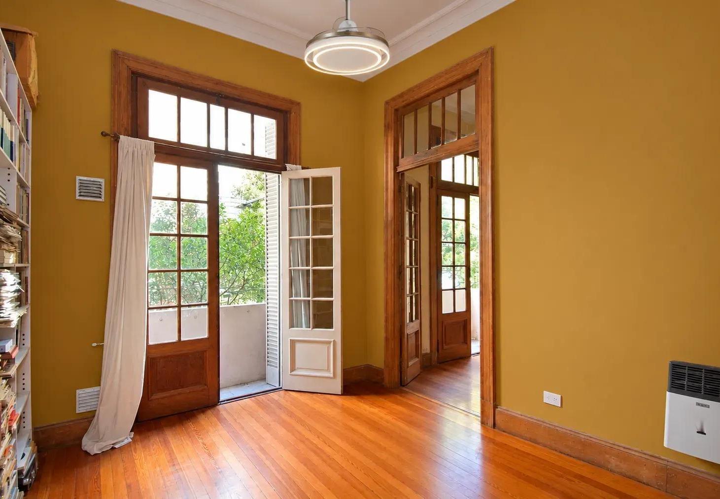 Foto de Gran Semipiso Francés 4 Amb. | 145 m² | Frente | Balvanera, imagen 2