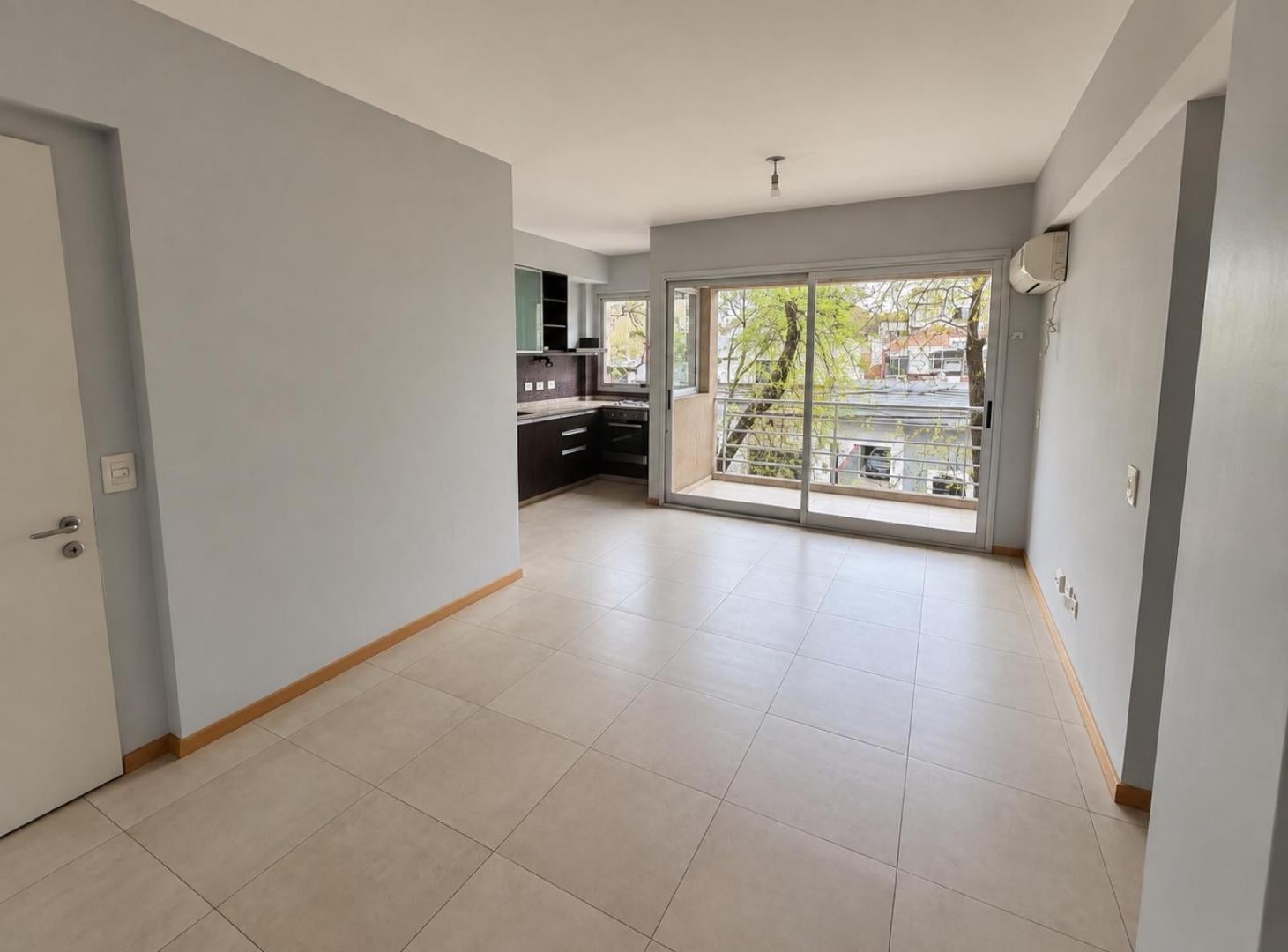 Foto de Excelente Departamento 2 ambientes al frente con balcón en complejo con, imagen 4