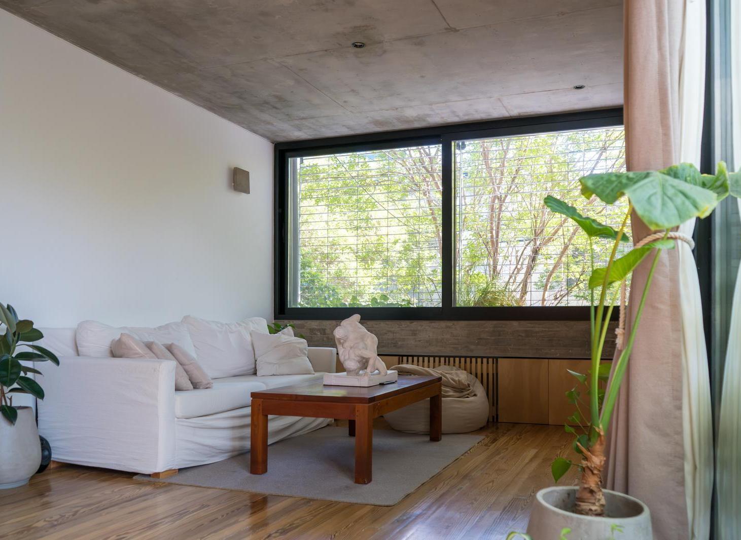 Foto de Exclusivo semipiso de 3 ambientes escritorio y 2 cocheras en Coghlan, imagen 1