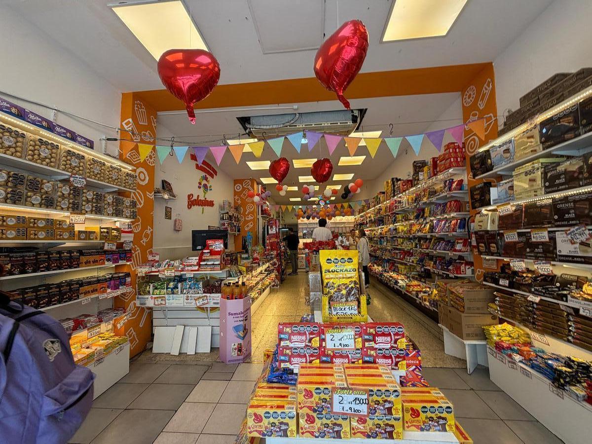 Foto de EXCELENTE LOCAL COMERCIAL EN EL BARRIO DE ONCE SIN EXPENSAS, imagen 2