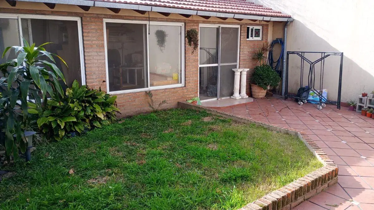 # MIRA ESTO # CASA # 4 AMB # JARDIN Y PATIO # QUINCHO C/ PARRILLA # 3 BAÑOS 8