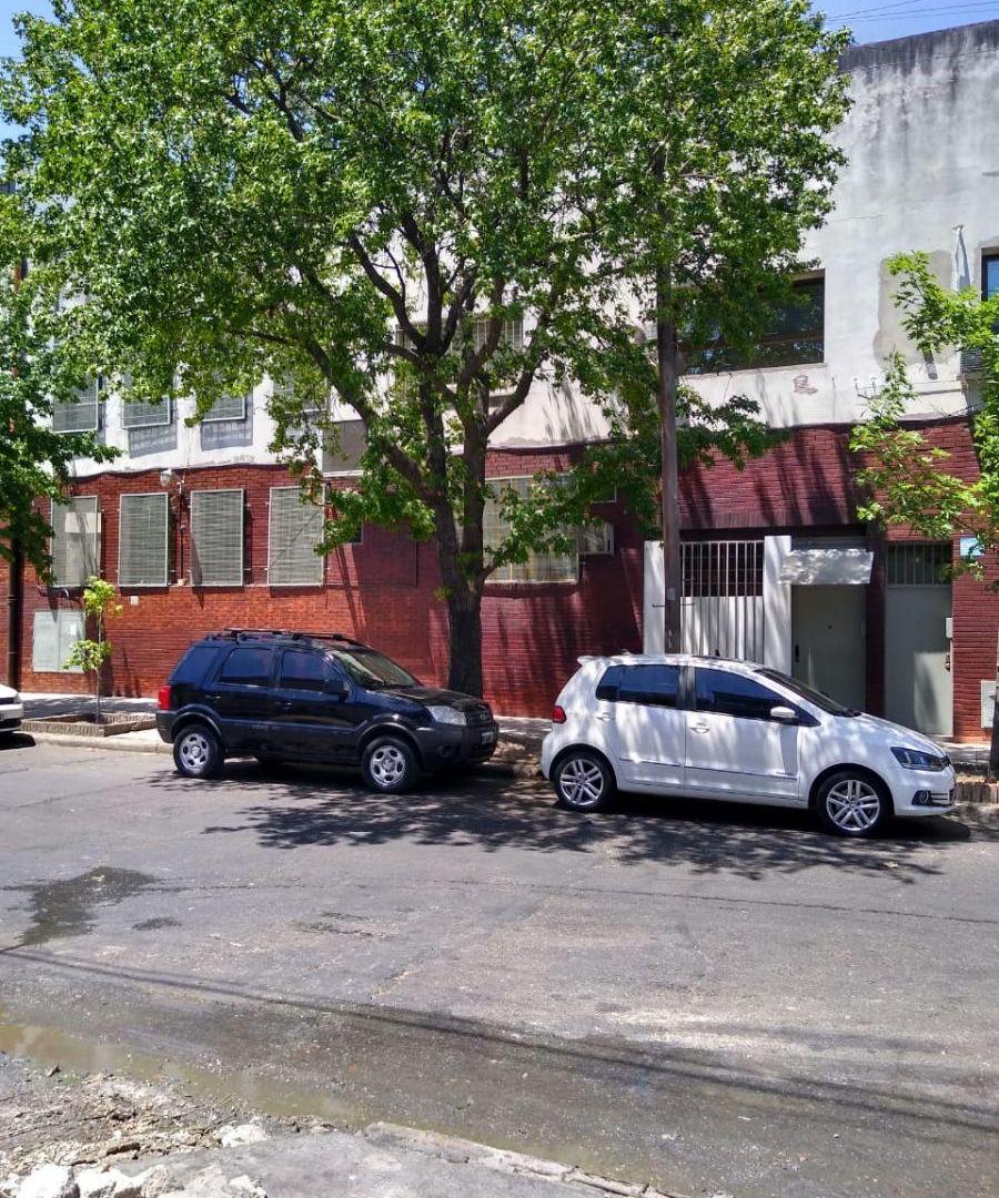 Foto de # MIRA ESTO # DEPOSITO # 3700 m2 # ING/CAMION # EXCELENTE UBICACION, imagen 2