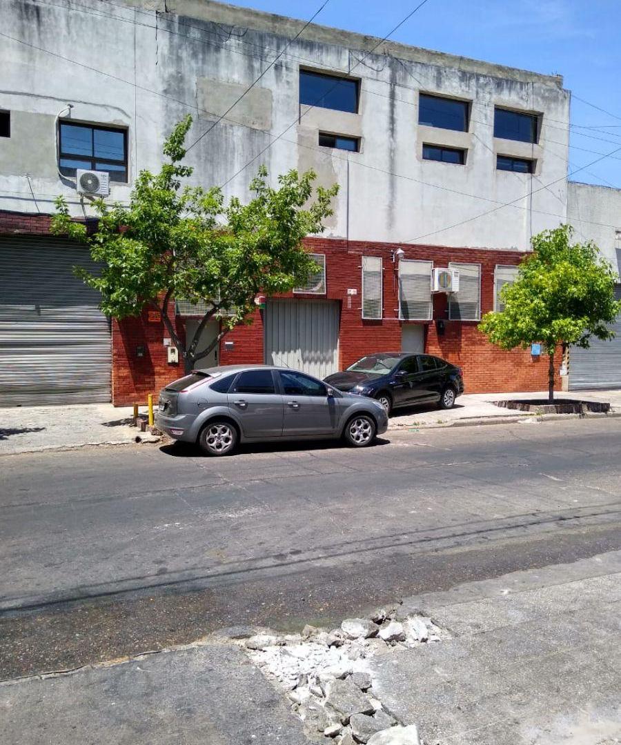 Foto de # MIRA ESTO # DEPOSITO # 3700 m2 # ING/CAMION # EXCELENTE UBICACION, imagen 4
