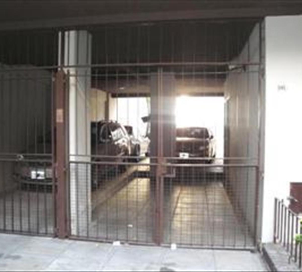 Venta Departamento 2 Ambientes Cochera y Lavadero 3
