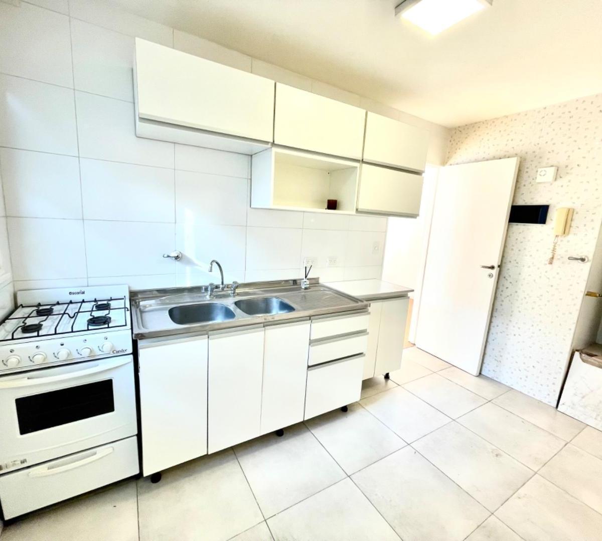 Venta Departamento 2 Ambientes Cochera y Lavadero 5