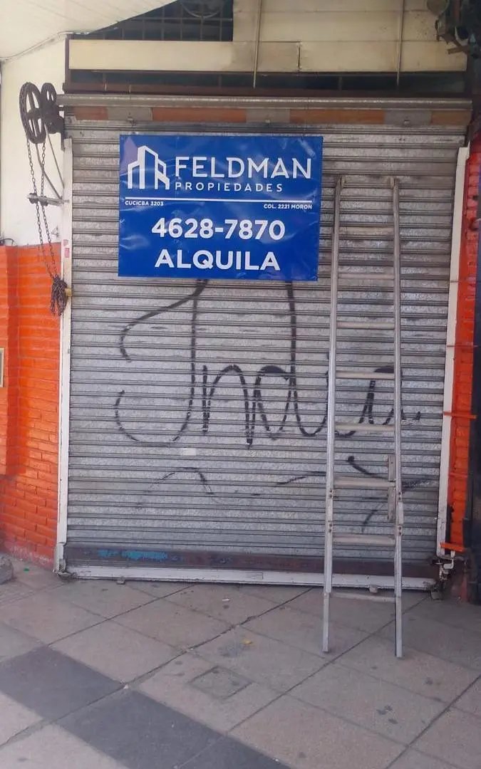Local en el centro de Rafael Castillo, paradas de colectivos !!! 4