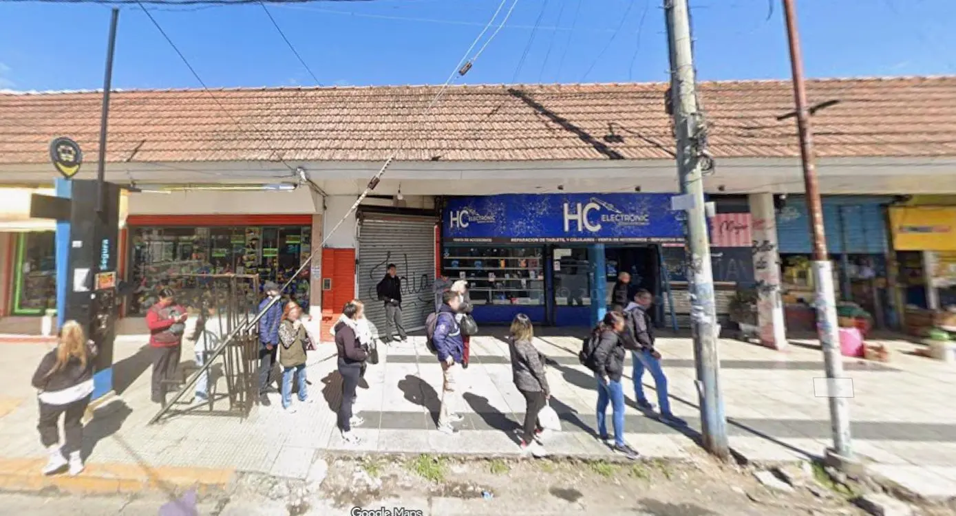 Local en el centro de Rafael Castillo, paradas de colectivos !!! 3