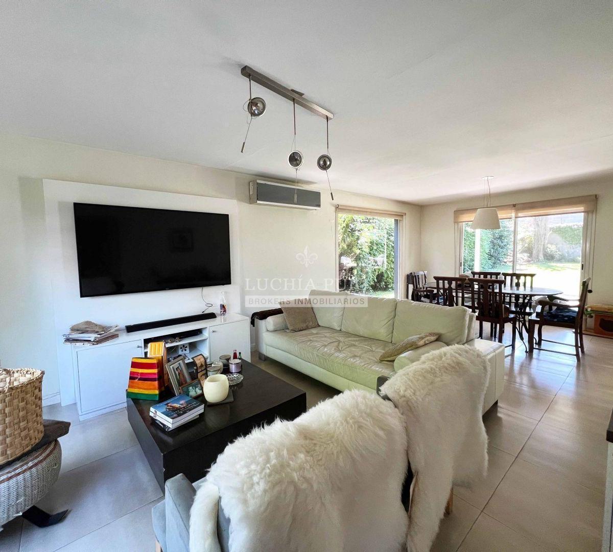 CASA EN VENTA APTO CRÉDITO 3 DORMITORIOS - MASCHWITZ PRIVADO