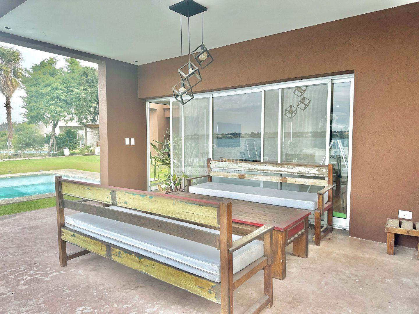 Foto de CASA EN VENTA - 4 DORMITORIOS A LA LAGUNA - SANTA CLARA, imagen 3