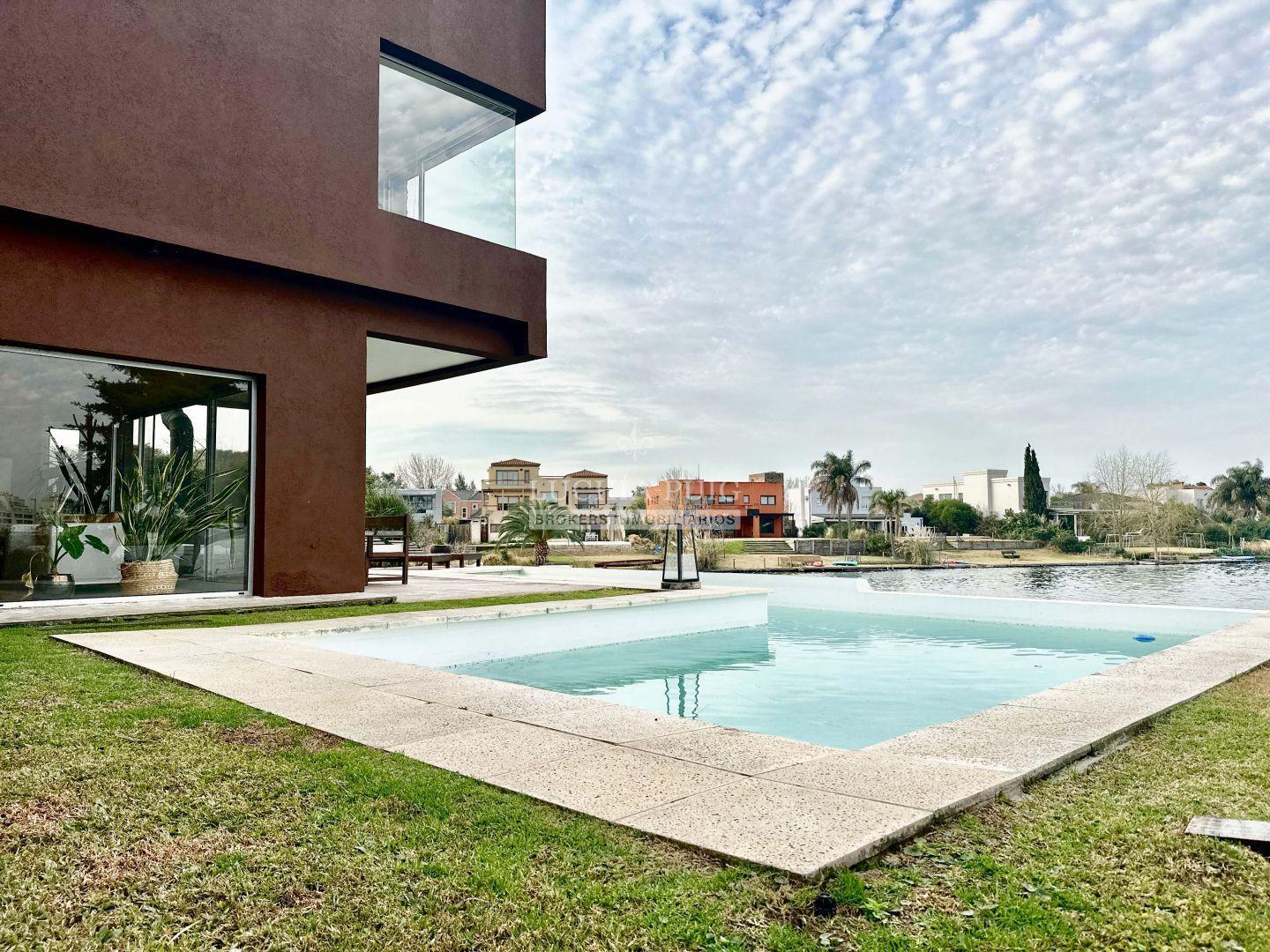 CASA EN VENTA - 4 DORMITORIOS A LA LAGUNA - SANTA CLARA