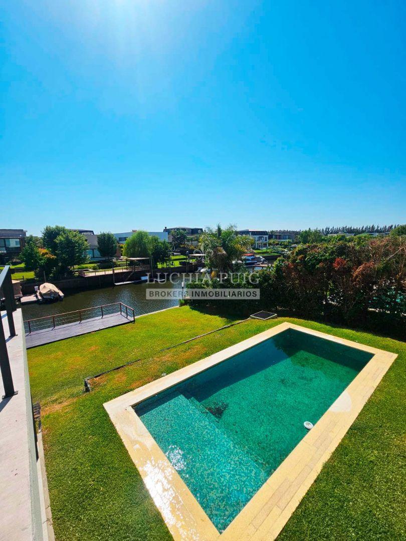 MODERNA CASA EN VENTA AL RIO - BARRIO EL YACHT - NORDELTA