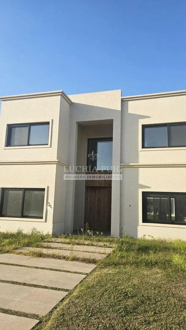 CASA EN VENTA 3 DORMITORIOS - BARRIO VILA MARINA II 1