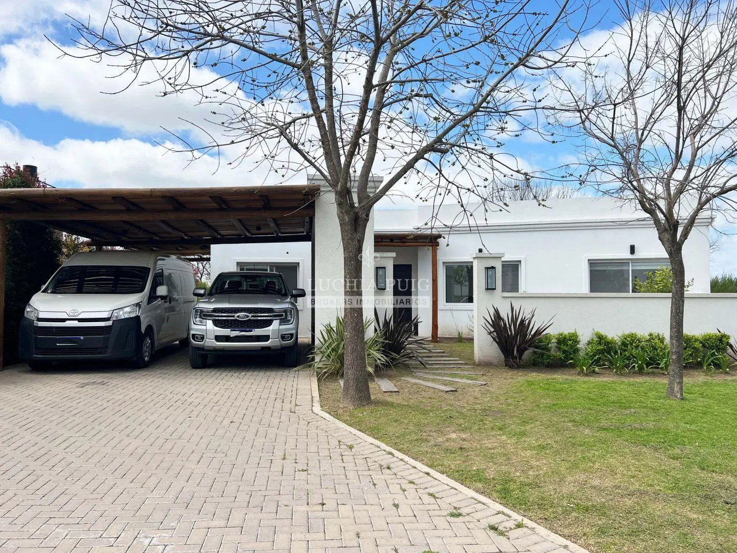 CASA EN VENTA LOTE INTERNO 3 DORMITORIOS - SAN MATIAS 2