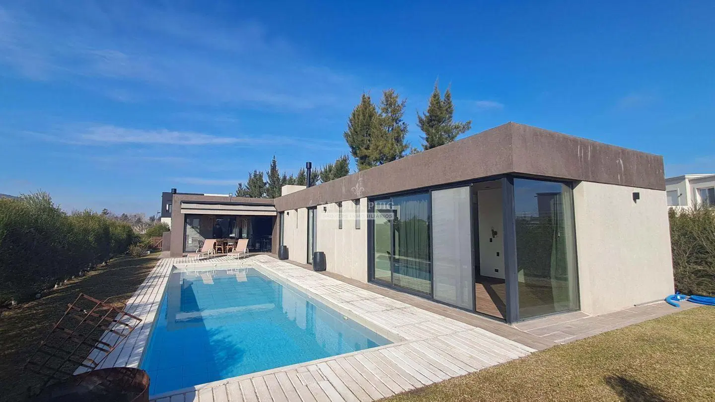 CASA EN VENTA 3 DORMITORIOS CON PILETA Y AMARRA PROPIA - BARRIO EL CANAL 3