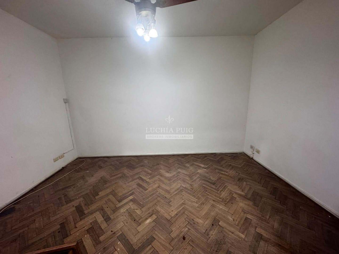 Foto de DEPARTAMENTO 2 AMBIENTES CON PATIO EN VENTA - IDEAL PARA RECICLAR, imagen 3