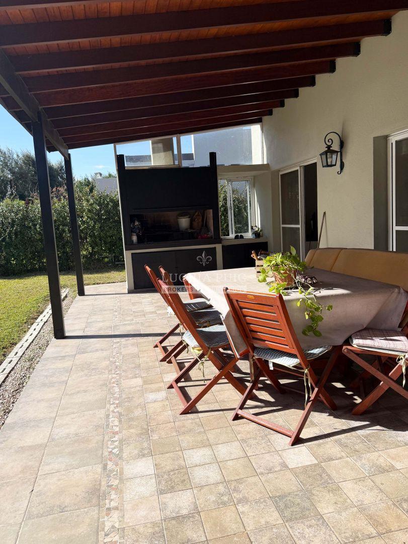 Foto de CASA EN VENTA 3 DORMITORIOS LOTE PERIMETRAL - BARRIO SANTA CLARA, imagen 1