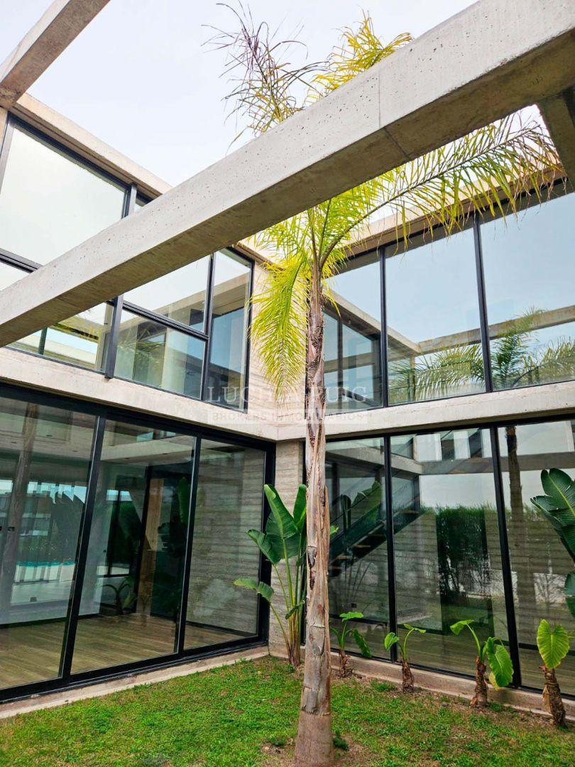 Foto de CASA EN VENTA A LA LAGUNA 4 DORMITORIOS - BARRIO LAGUNA GRANDE, imagen 4