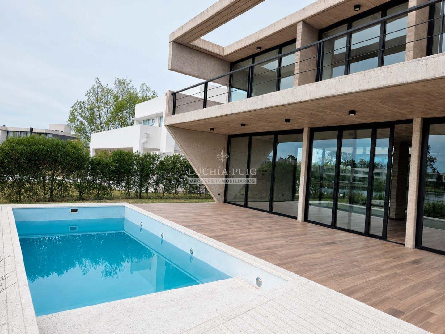 Foto de CASA EN VENTA A LA LAGUNA 4 DORMITORIOS - BARRIO LAGUNA GRANDE, imagen 1