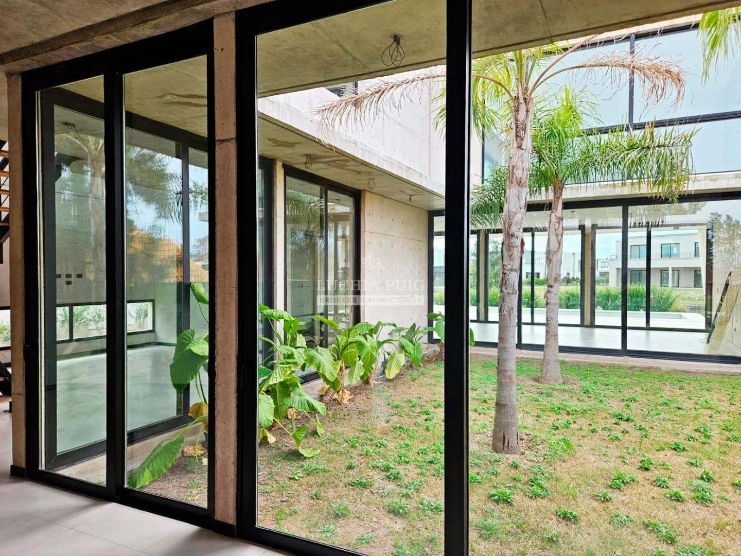 Foto de CASA EN VENTA A LA LAGUNA 4 DORMITORIOS - BARRIO LAGUNA GRANDE, imagen 5