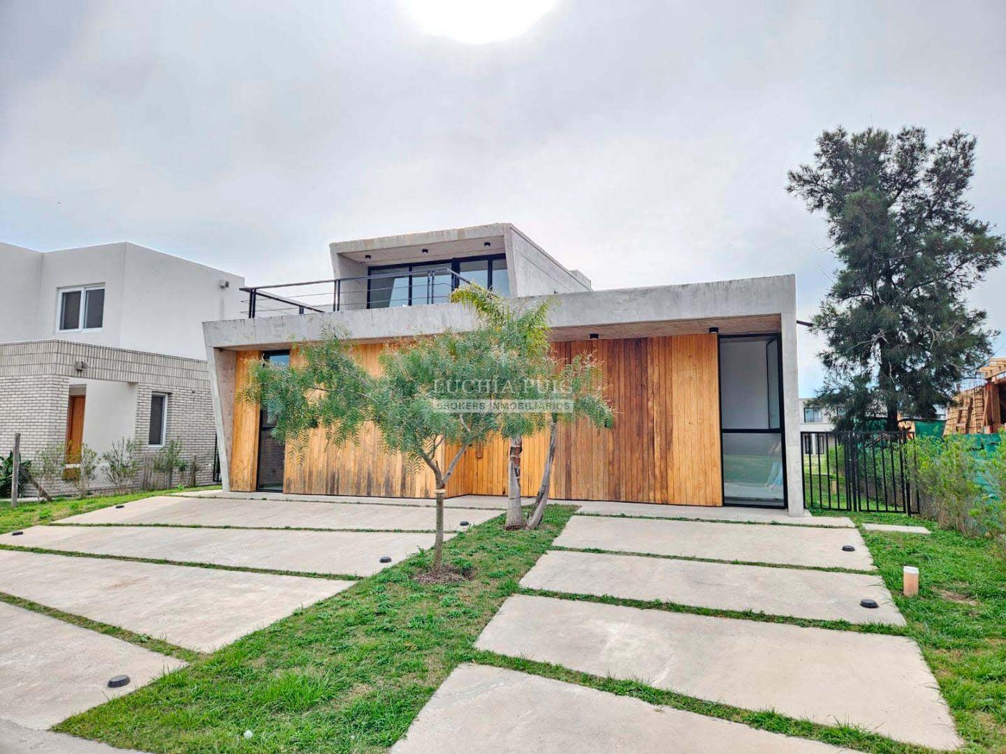 Foto de CASA EN VENTA A LA LAGUNA 4 DORMITORIOS - BARRIO LAGUNA GRANDE, imagen 2